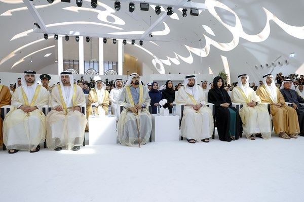 محمد بن راشد يكرّم الفائزين بجائزة «نوابغ العرب» في متحف المستقبل بدبي