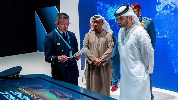 منصور بن محمد يشهد «القمة العالمية للسلامة 2026»