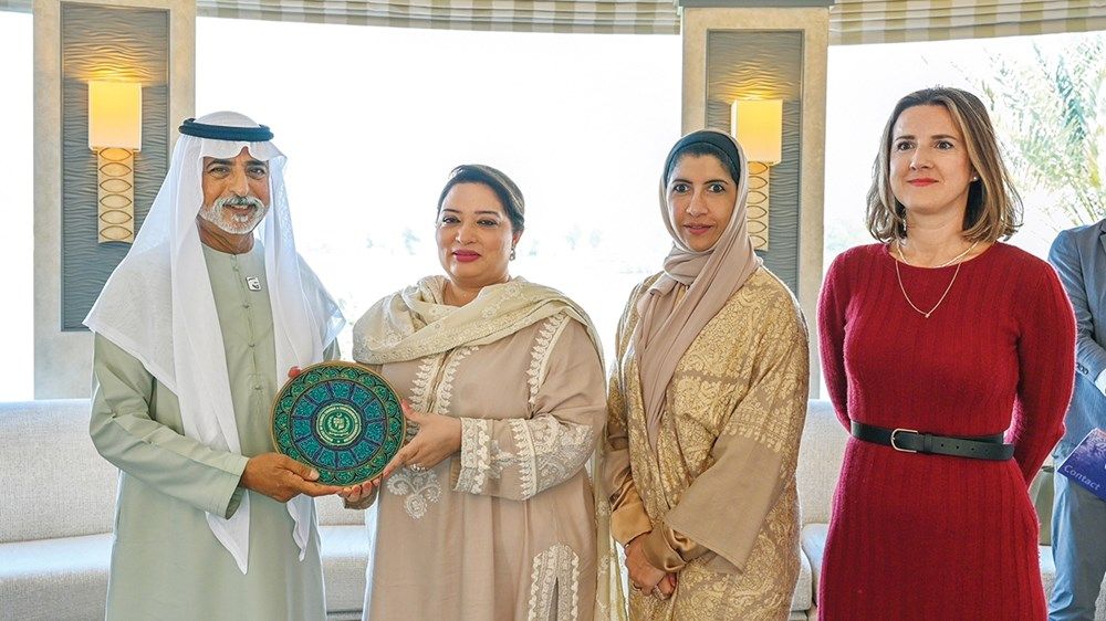 نهيان بن مبارك يستقبل أعضاء لجنة التعاون العلمي والتكنولوجي التابعة لـ«التعاون الإسلامي»