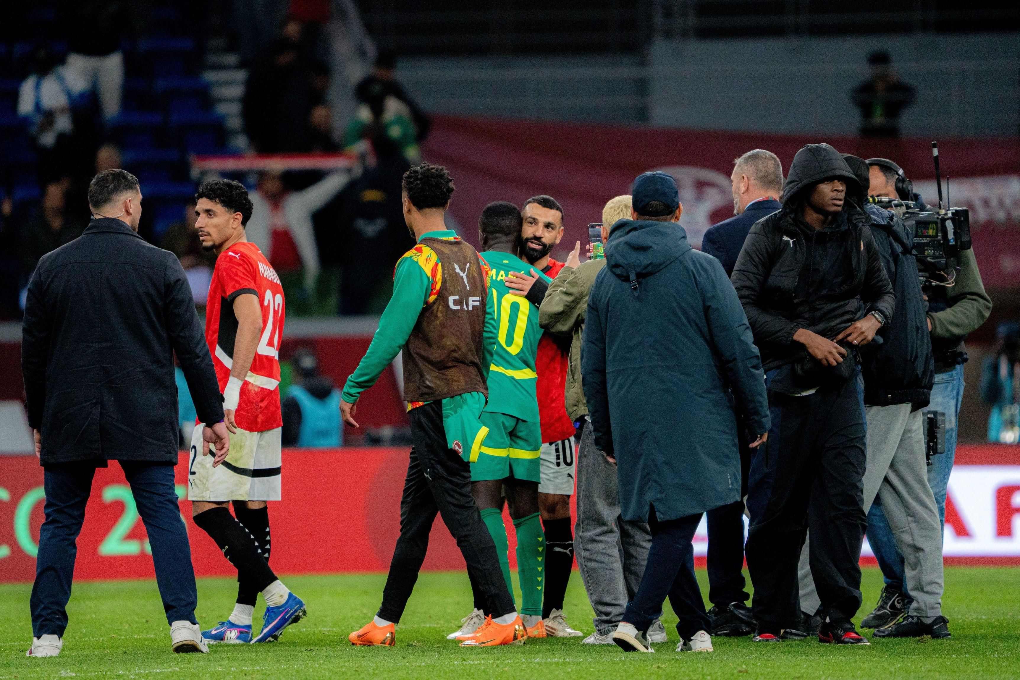 إشادة بتصديات ياسين بونو مع اقتراب المغرب من لقب أفريقي طال انتظاره، وخيبة أمل في مصر