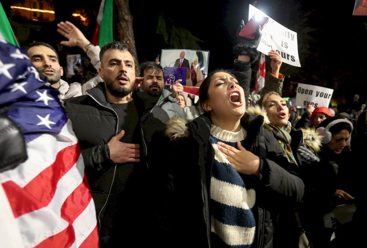 الإندبندنت: توقّفوا عن وصف المتظاهرين الإيرانيين بأنهم مدعومون من الخارج، فهم ليسوا دمى