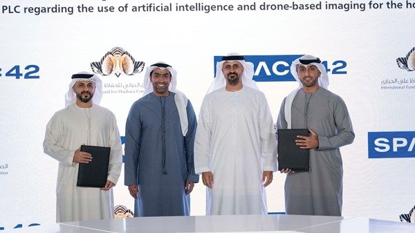 ذياب بن محمد بن زايد يشهد توقيع اتفاقية تعاون بين الصندوق الدولي للحفاظ على الحبارى و«سبيس 42»