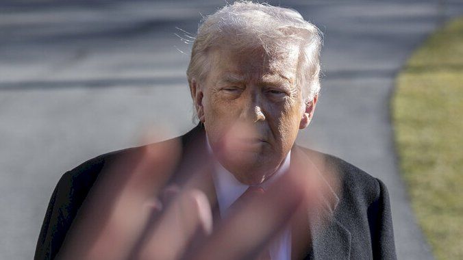 عامل يجني نصف مليون دولار في يوم واحد بعد تبادل الإهانات مع ترامب