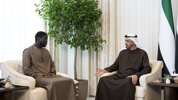 رئيس الدولة والرئيس السنغالي يبحثان علاقات البلدين