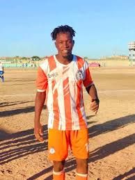 بالصورة.. غرائب التسجيلات في السودان.. هداف الدوري التأهيلي يحضر إلى مدينة بورتسودان للتسجيل في الهلال فيغير وجهته في اللحظات الأخيرة ويوقع للمريخ