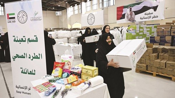 استكمال تجهيز طرود «سفينة صقر الإنسانية» دعماً لأهالي غزة