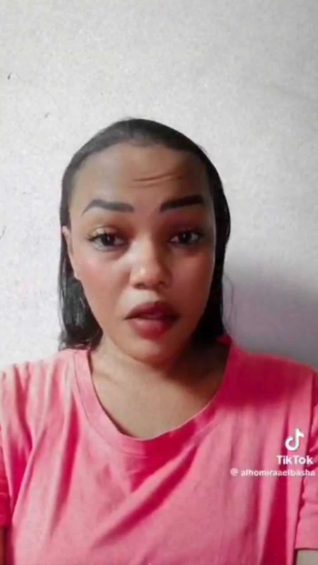 في مفاجأة كبيرة.. جمهور مواقع التواصل يرفض اعتذار الطبيبة إبنة اللواء بالقوات المسلحة وينشر صورة لها وهي تحمل السلاح وتعمل “قناصة” بالدعم السريع