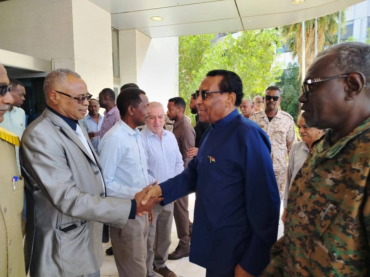 رئيس الوزراء ووالي الخرطوم يقفان على جاهزية عدد من الفنادق