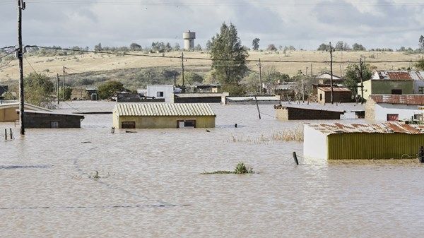 122 قتيلاً جراء الأمطار الغزيرة في جنوب أفريقيا وموزمبيق