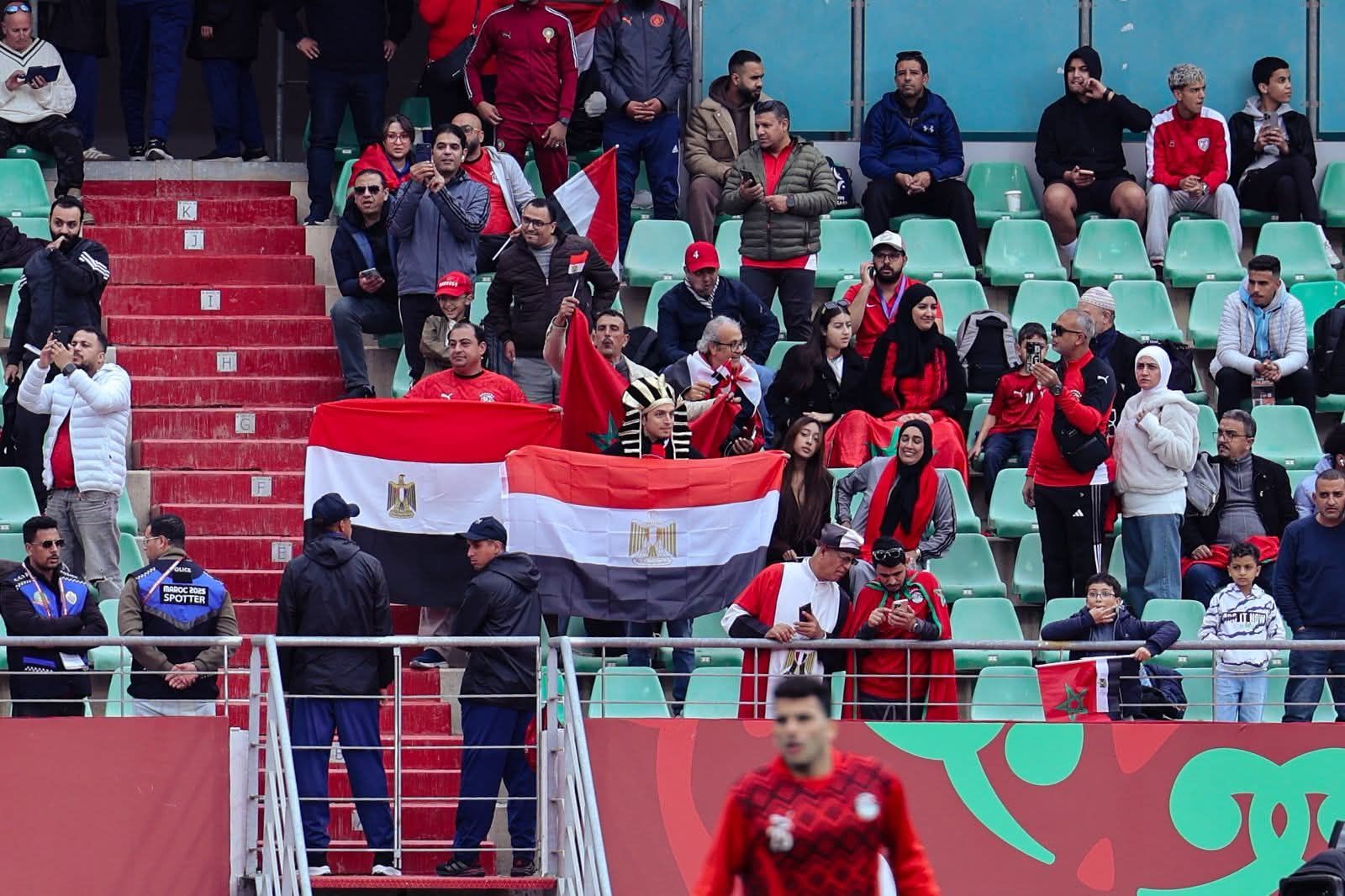 مصريون يتساءلون : "ليه جماهير المغرب كانت بتشجع السنغال؟!"