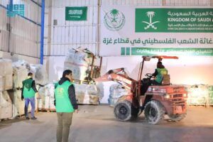 قافلة إغاثية سعودية تعبر رفح لدعم المتضررين في قطاع غزة