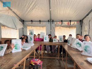 مركز الملك سلمان للإغاثة يدعم أطفال غزة بملابس شتوية ضمن الحملة الشعبية السعودية