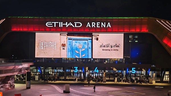 معالم أبوظبي الأيقونية تضيء بمناسبة الإطلاق الرسمي لـ"عام الأسرة"