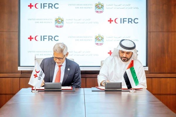 الإمارات توقع اتفاقية تعاون مع الاتحاد الدولي لجمعيات الصليب والهلال الأحمر دعماً للجهود الإنسانية في السودان