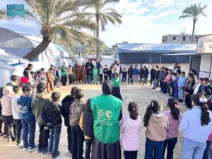 مركز الملك سلمان للإغاثة يدعم أطفال غزة بملابس شتوية ضمن الحملة الشعبية السعودية