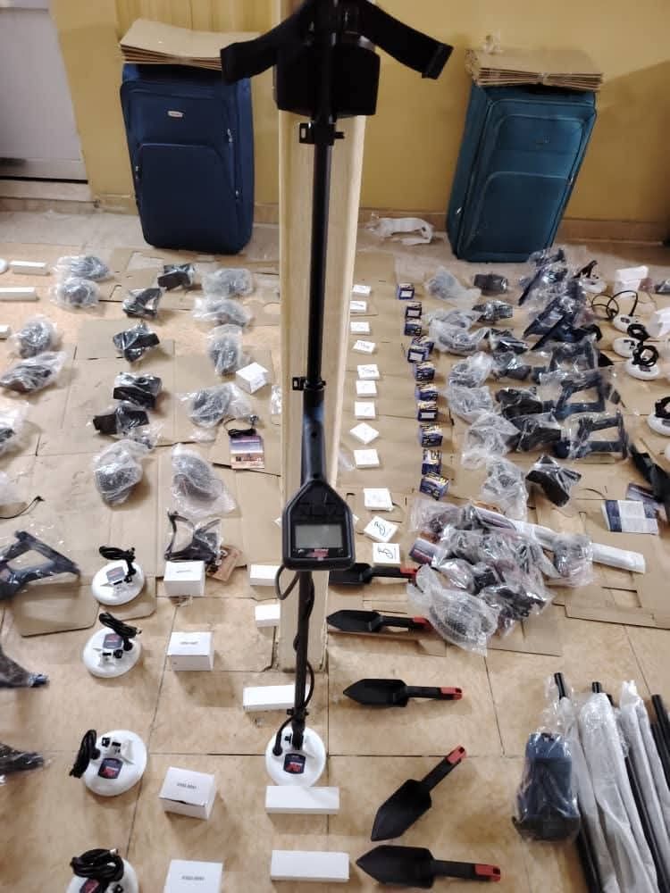 الشرطة الأمنية ولاية البحر الأحمر تضع حدا لنشاط متهم متخصص في تهريب أجهزة كشف الذهب وتضبط بحوزته (65) جهازا بمدينة بورتسودان