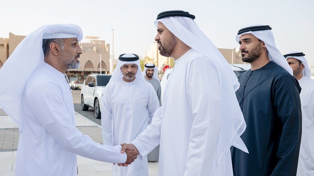 ذياب بن محمد بن زايد وزايد بن محمد بن زايد يقدمان واجب العزاء في وفاة فاطمة محمد المنصوري