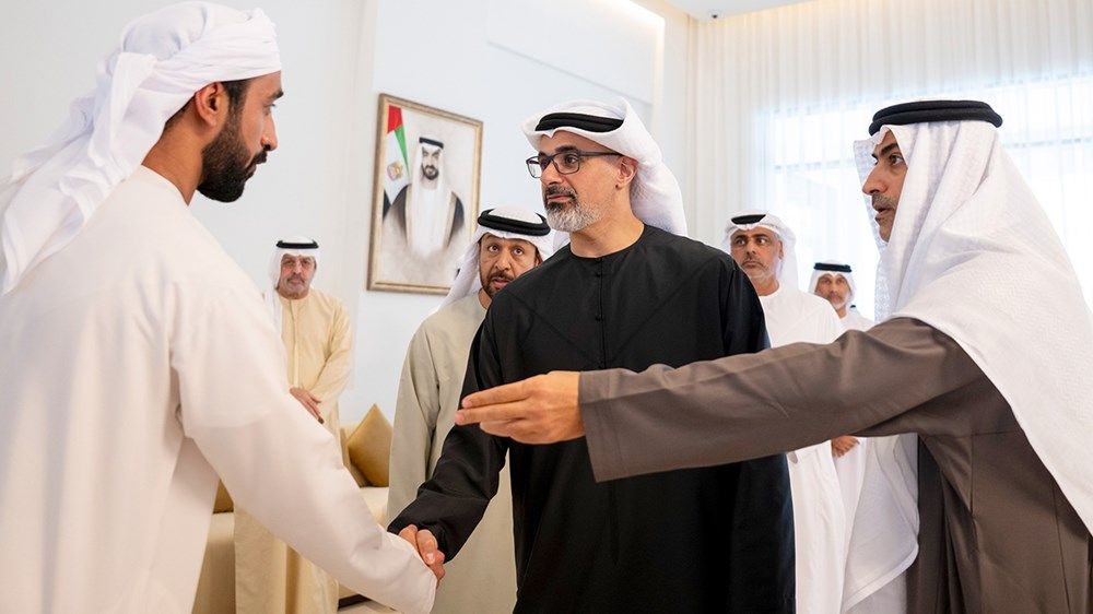 خالد بن محمد بن زايد يقدم واجب العزاء في وفاة حمد بن راشد بن حمد الهاجري