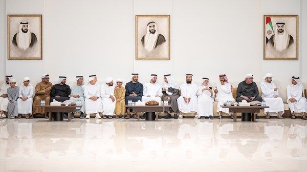 ذياب بن محمد بن زايد وزايد بن محمد بن زايد يقدمان واجب العزاء في وفاة حمد بن راشد الهاجري