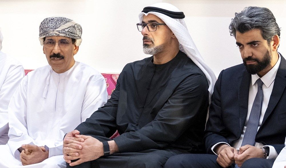 خالد بن محمد بن زايد يعزي في وفاة علي سالم البيض