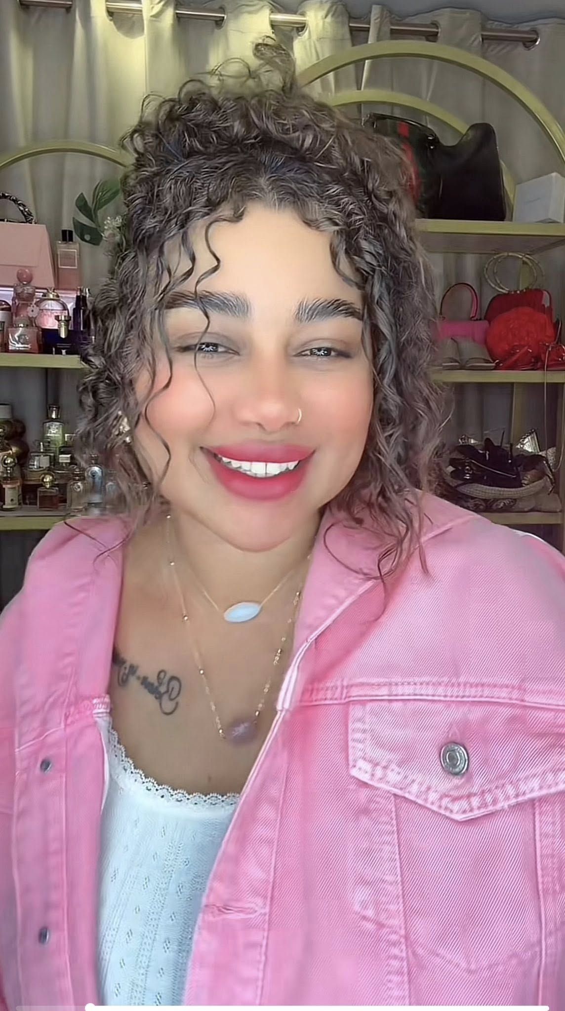 شاهد بالصور.. سيدة الأعمال ونجمة السوشيال ميديا السودانية الحسناء “نانسي ملاح” تبهر المتابعين بأحدث إطلالة