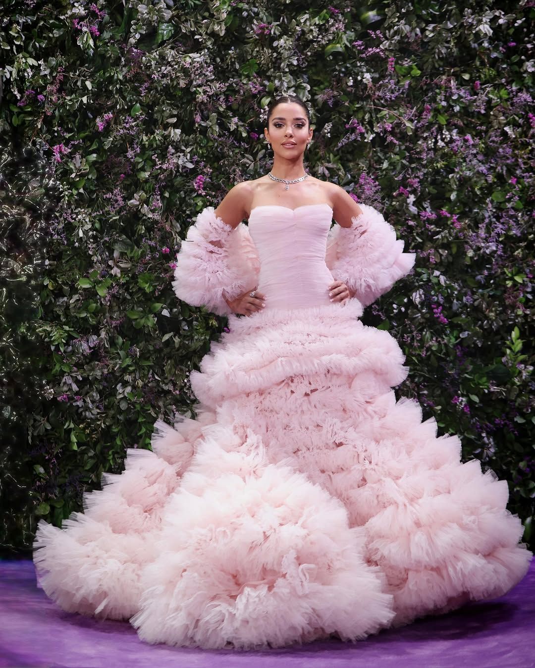 بلقيس فتحي كالأميرات بفستان وردي ساحر – صور