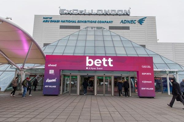 الشارقة للتعليم الخاص تستعرض تجربتها بلندن