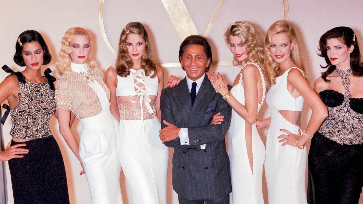 وفاة أيقونة الموضة الإيطالي فالنتينو عن 93 عاماً