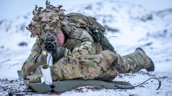 كندا تدرس إرسال قوات إلى جرينلاند