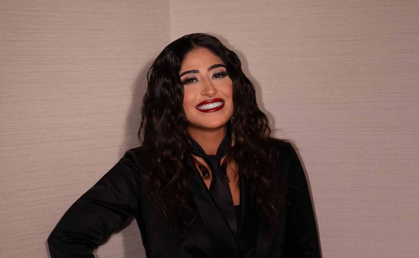 شجون الهاجري تعود إلى جمهورها وتحتفل بتتويجها في “جوي أووردز”