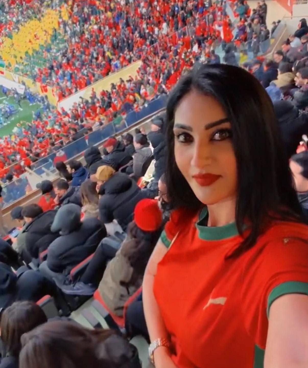 شاهد بالصور.. المذيعة تسابيح خاطر تشجع المغرب أمام السنغال من المدرجات وتعلق: (أفضل منتخب عربي) والجمهور يسخر: (أكبر كج في الوطن العربي دعمتي أم كعوكات وسقطوا وشجعتي المغرب خسرت)