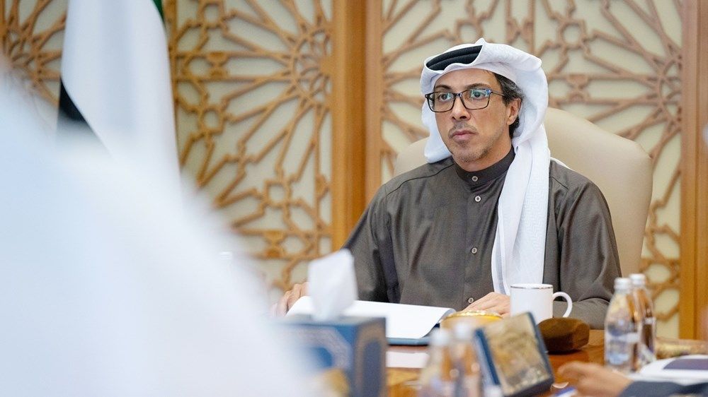 منصور بن زايد يترأس اجتماع اللجنة العليا بشأن قطاع الماء والكهرباء في أبوظبي
