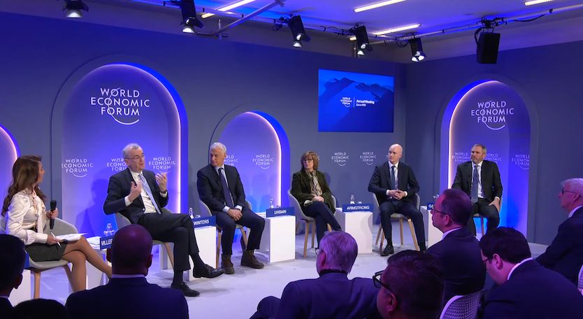 البنوك المركزية في مواجهة بيتكوين: من الأجدر بثقة الجمهور؟