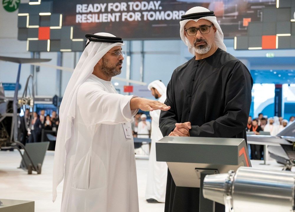 خالد بن محمد بن زايد يزور معرضَي "يومكس" و"سيمتكس" 2026