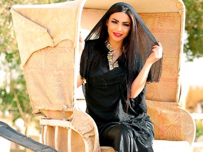 مش عاوزين ورد | دوللي شاهين تطالب المعزّين في وفاة والدتها بالتبرع للكنيسة