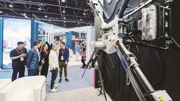 شركات وطنية تستعرض في «يومكس وسيمتكس» تقنيات مبتكرة فائقة التطور