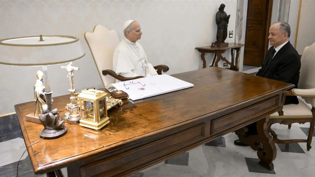 بارزاني وبابا الفاتيكان يتبادلان وجهات النظر حول القضايا المُلحّة بالمنطقة والعالم