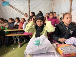 مركز الملك سلمان للإغاثة يوزّع ملابس شتوية لطلاب المدارس في خان يونس بقطاع غزة 2 IMG 20260121 WA0051