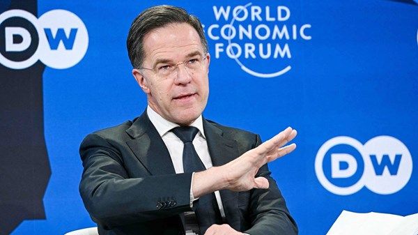 ترامب يحظى بإشادة أمين عام الناتو في دافوس