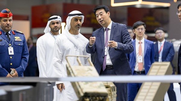 حمدان بن محمد بن زايد يزور معرضَي «يومكس» و«سيمتكس» 2026