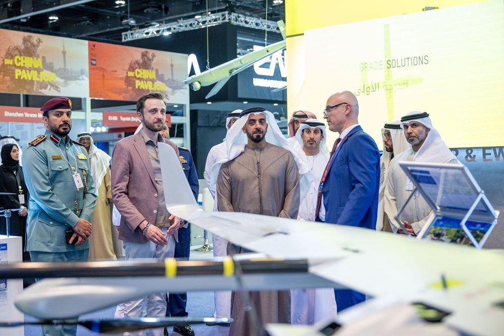 سيف بن زايد يزور معرضي «يومكس» و«سيمتكس» 2026 في أبوظبي