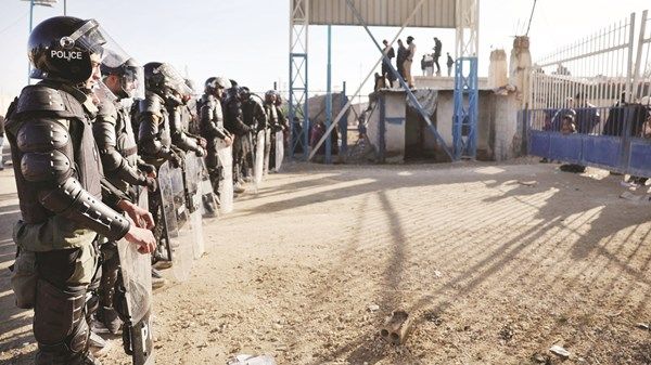 الجيش الأميركي ينقل معتقلي «داعش» من سوريا إلى العراق