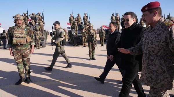 السوداني يتفقد القوات العراقية على الشريط الحدودي مع سوريا