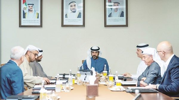 «أمناء جامعة العين» يناقش مسارات البرامج الأكاديمية واستحداث مركز بحثي