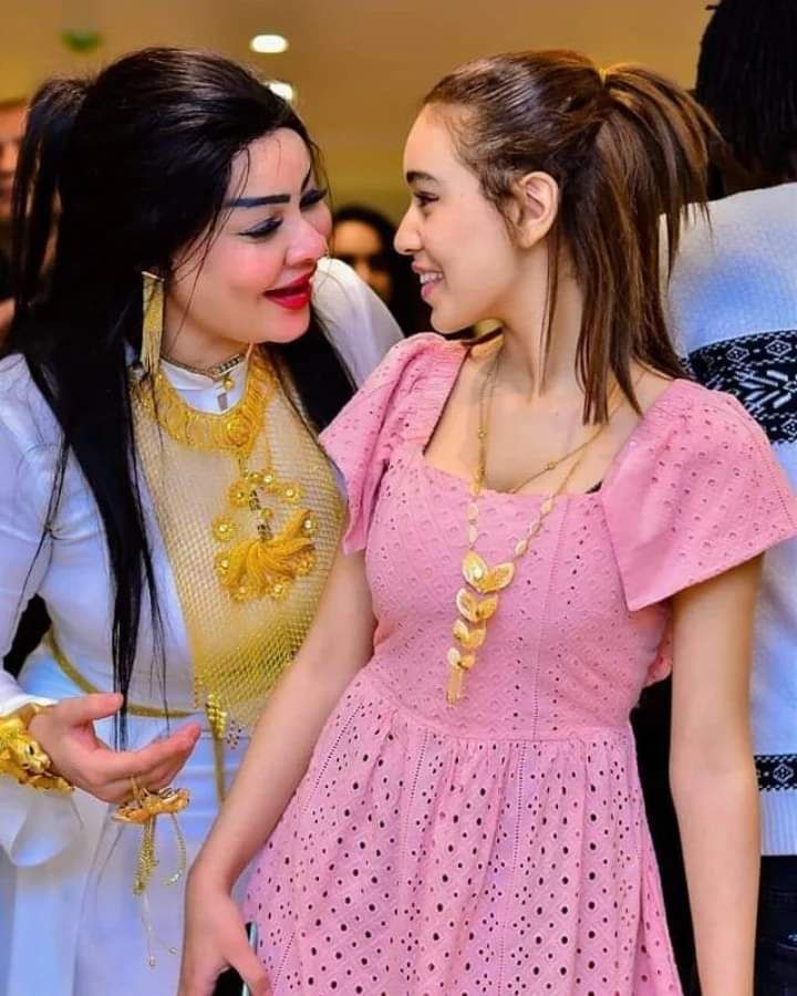 شاهد.. سيدة الأعمال السودانية المثيرة للجدل “هبة كايرو” تحتفل بخطوبة إبنتها وتعلق: (حسبي الله ونعم الوكيل في قذف المحصنات)