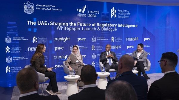 حكومة الإمارات تُطلق في" منتدى دافوس" أول ورقة بيضاء بحثية حول تصميم مستقبل الذكاء التشريعي