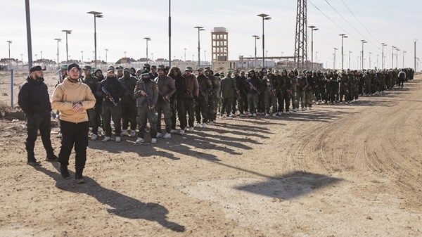 العراق يباشر محاكمة معتقلي «داعش» المُرحَّلِين من سوريا