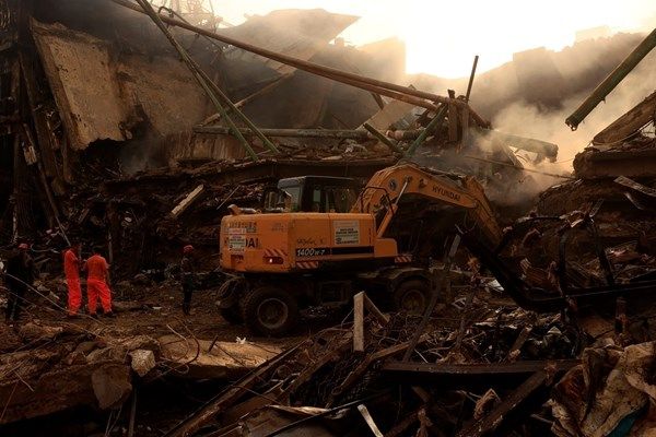 ارتفاع ضحايا حريق المركز التجاري في باكستان