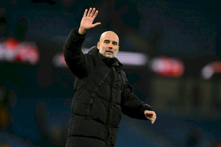 بطولة إنكلترا: غوارديولا يؤكد أن سيتي مطالب بمطاردة "أفضل فريق في العالم"