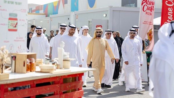 محمد بن راشد يزور مهرجان القوز للفنون